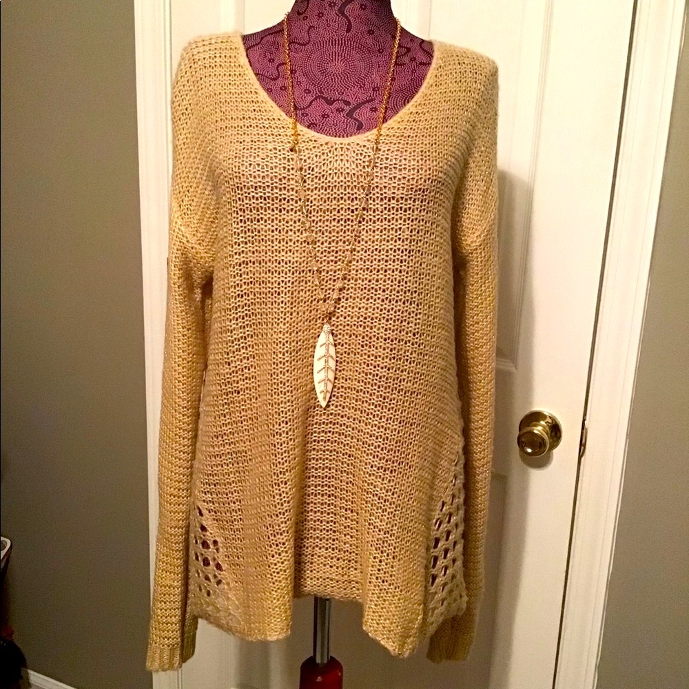 Hem & Thread Boutique brand metallic Gold crochet back pullover Sweater Sz Large